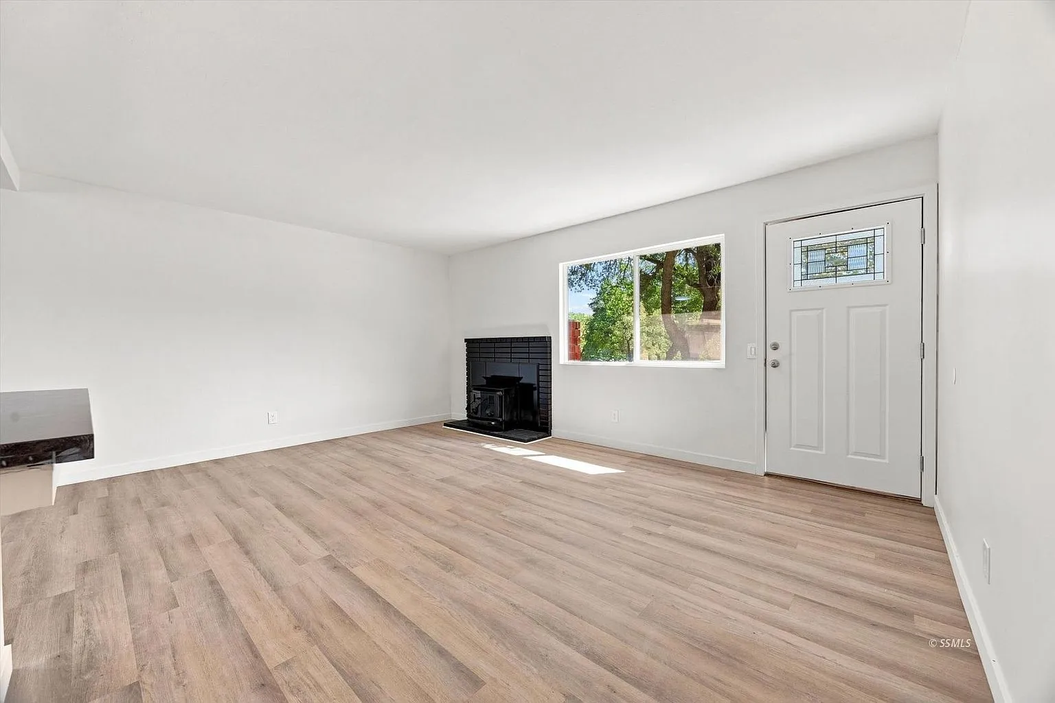 Renovated 2-Bedroom Home for Sale at 15 Fussel St, Bodfish, CA photo 6