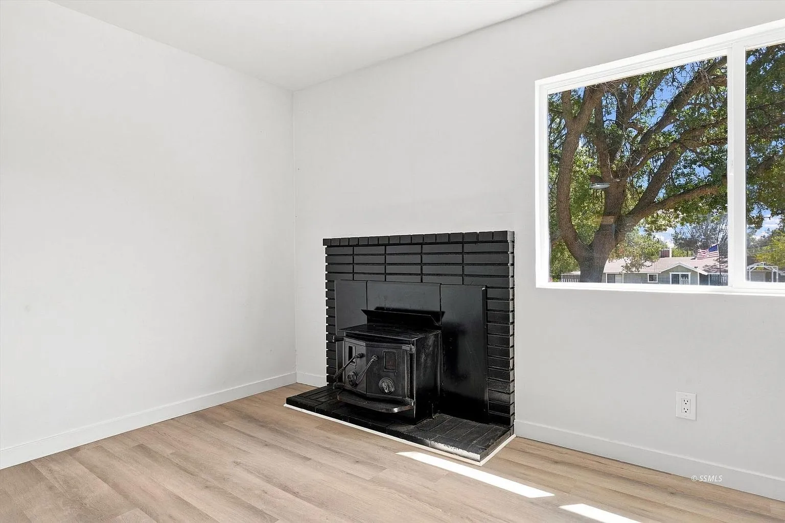 Renovated 2-Bedroom Home for Sale at 15 Fussel St, Bodfish, CA photo 7