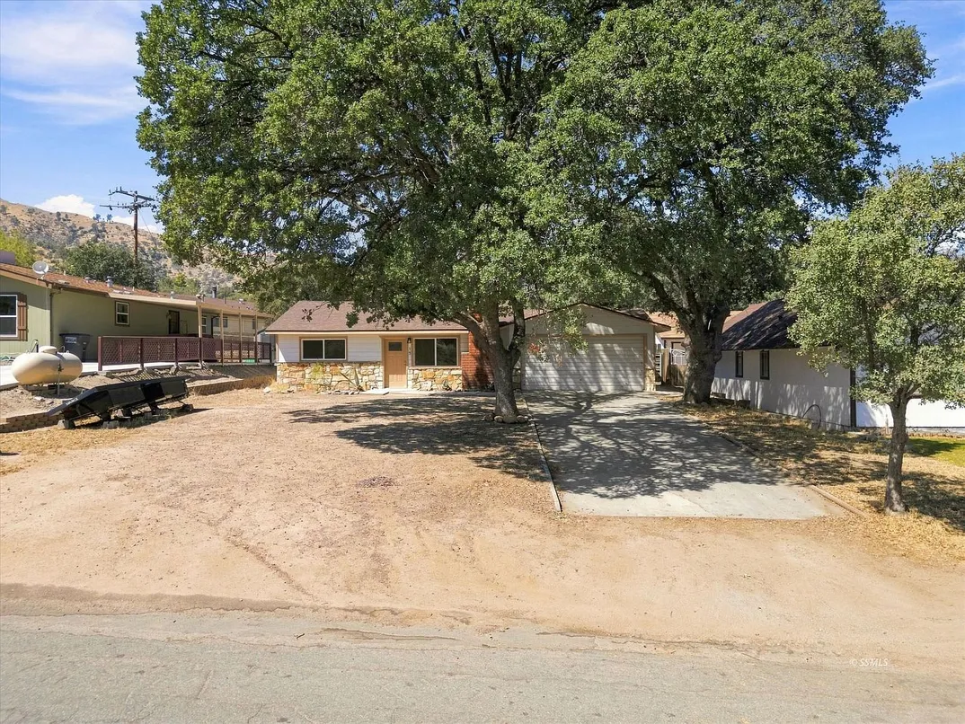 Renovated 2-Bedroom Home for Sale at 15 Fussel St, Bodfish, CA photo 4