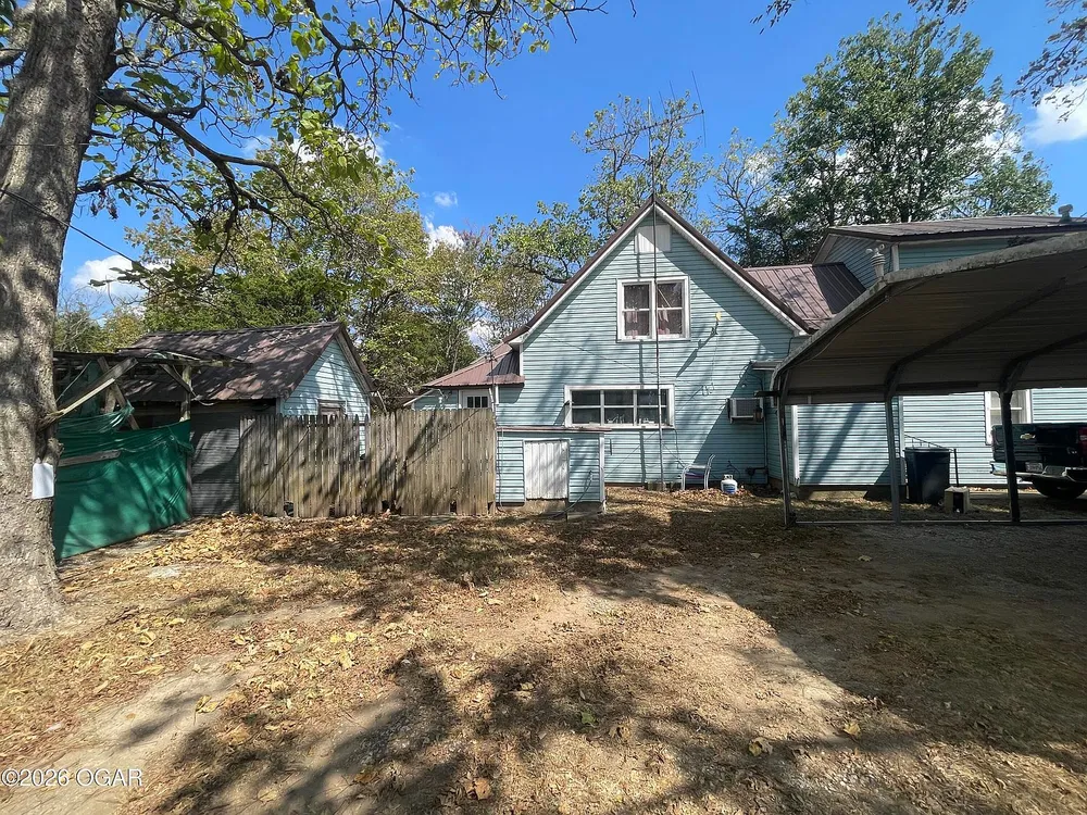 Fixer-Upper Farmhouse on 4.83 Acres in McDonald County, Missouri photo 2