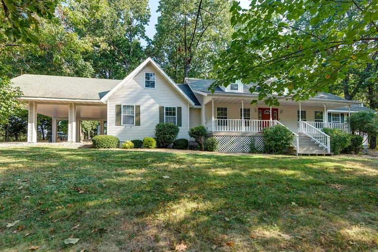 Secluded Farmhouse on 5.37 Acres in Strafford, Missouri property photo
