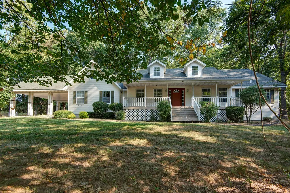 Secluded Farmhouse on 5.37 Acres in Strafford, Missouri photo 4