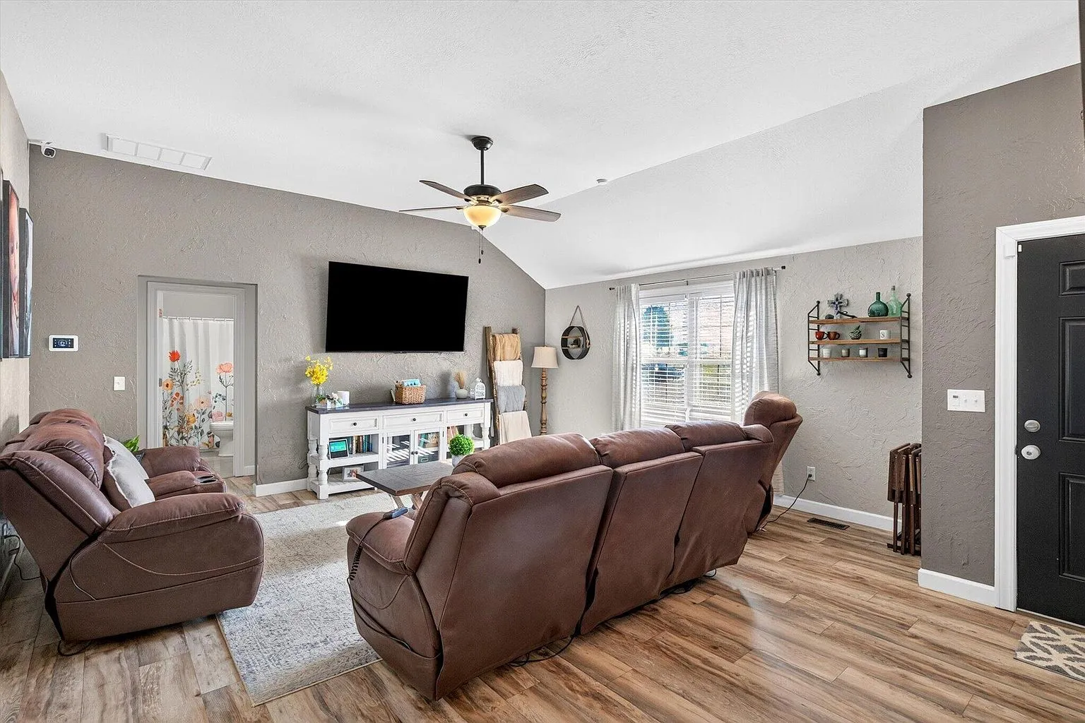 Move-In-Ready Walkout Basement Home on 1.31 Acres in Marionville, Missouri photo 8