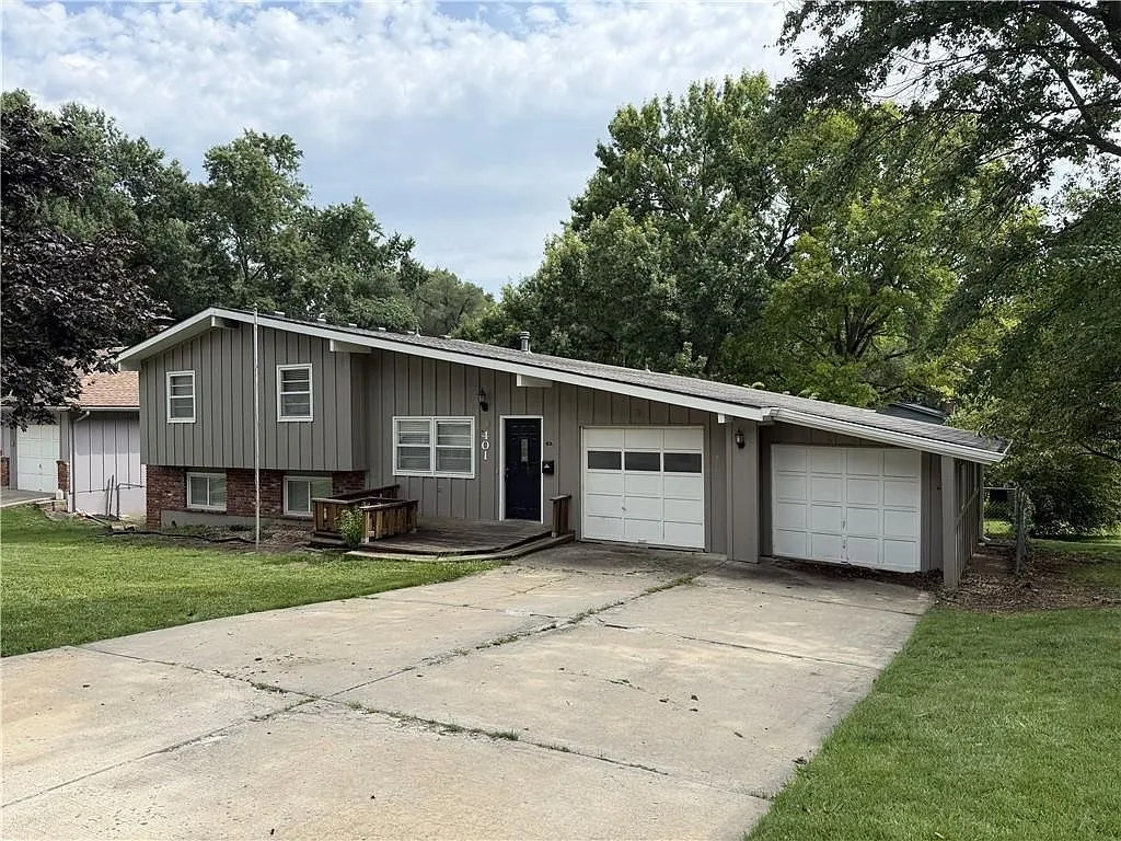 Contemporary Waldo Split-Level Home with Fenced Lot photo 2