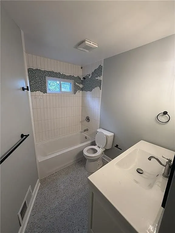 Contemporary Waldo Split-Level Home with Fenced Lot photo 10