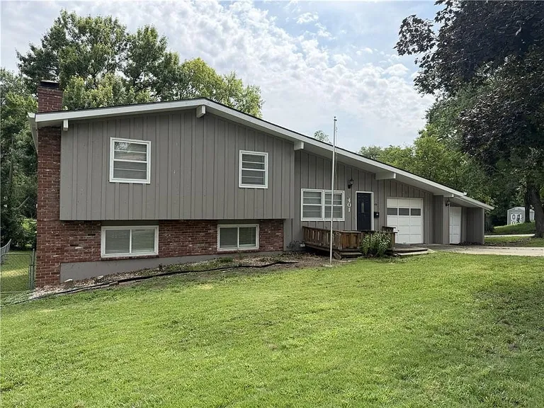 Contemporary Waldo Split-Level Home with Fenced Lot property photo