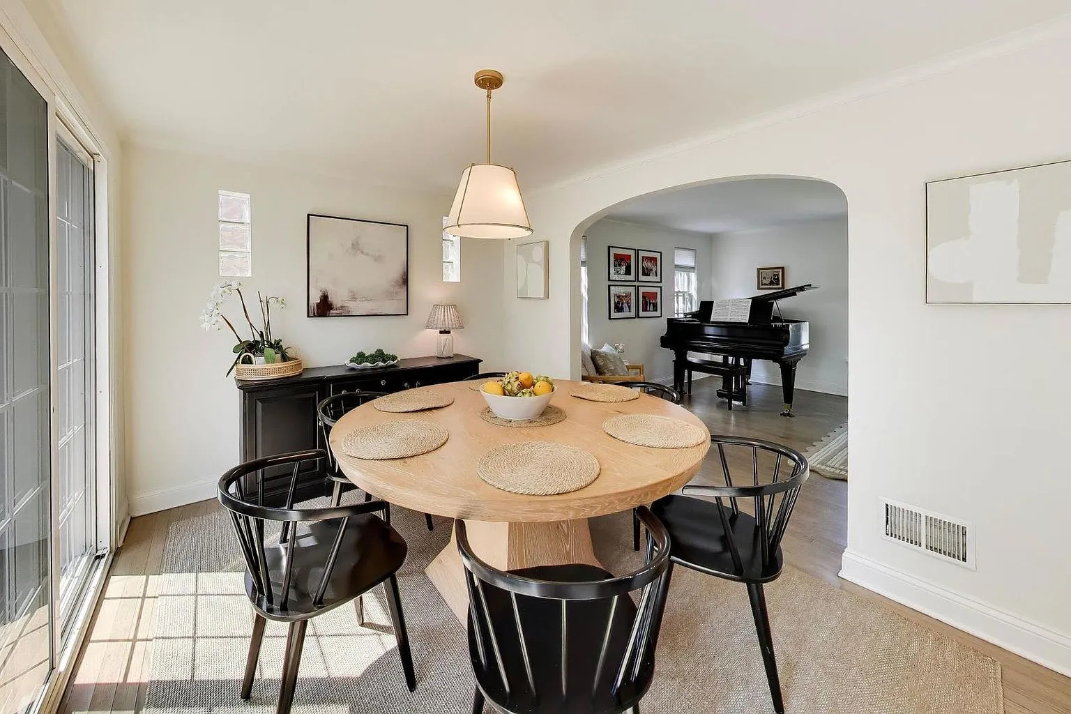 Charming Single-Family Home with Expansive Lot at 319 N Oaklawn Ave, Elmhurst, IL photo 7