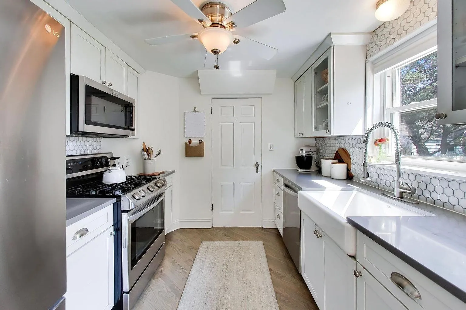 Charming Single-Family Home with Expansive Lot at 319 N Oaklawn Ave, Elmhurst, IL photo 8