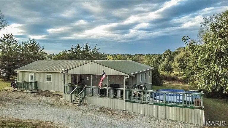 Country Home on 10 Acres Near Mark Twain Lake property photo