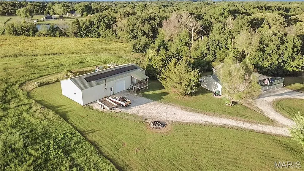 Country Home on 10 Acres Near Mark Twain Lake photo 2