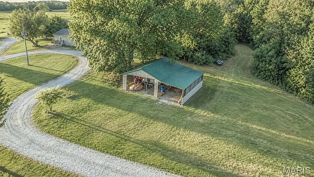 Country Home on 10 Acres Near Mark Twain Lake photo 5