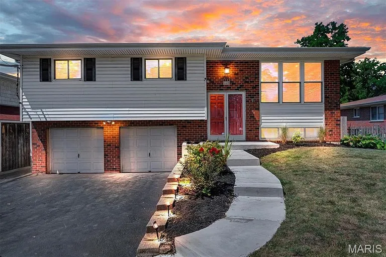 Updated Split-Level Home with 4 Bedrooms and Walkout Lower Level in Saint Louis property photo