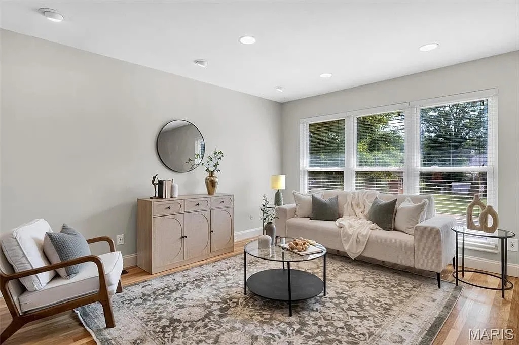 Updated Split-Level Home with 4 Bedrooms and Walkout Lower Level in Saint Louis photo 4