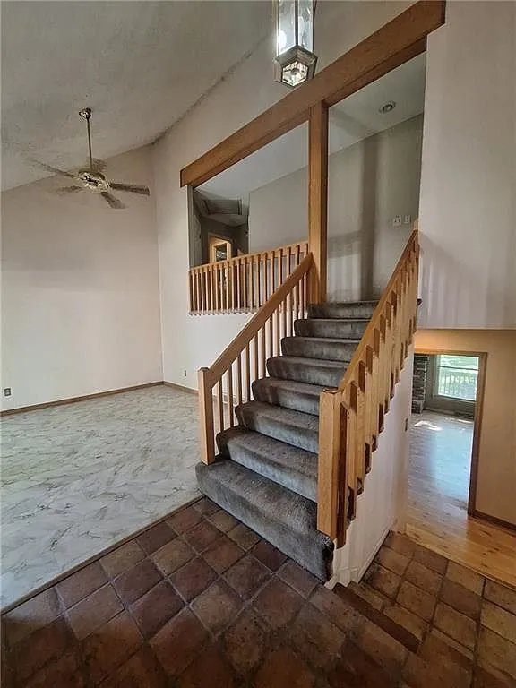 Fixer-Upper Single-Family Home on a 0.42-Acre Lot in Independence, Missouri photo 3