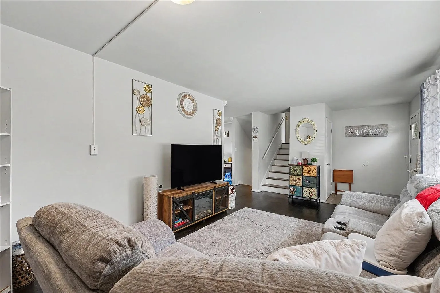 Remodeled 4-Bedroom Home for Sale at 1906 Winchester Dr, Champaign, IL photo 8