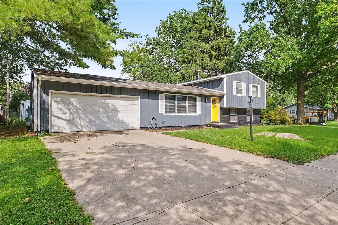 Remodeled 4-Bedroom Home for Sale at 1906 Winchester Dr, Champaign, IL photo 2