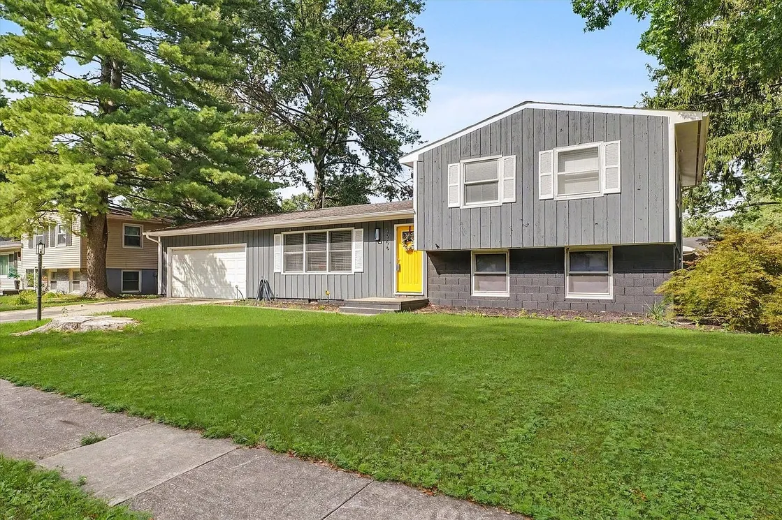 Remodeled 4-Bedroom Home for Sale at 1906 Winchester Dr, Champaign, IL photo 3