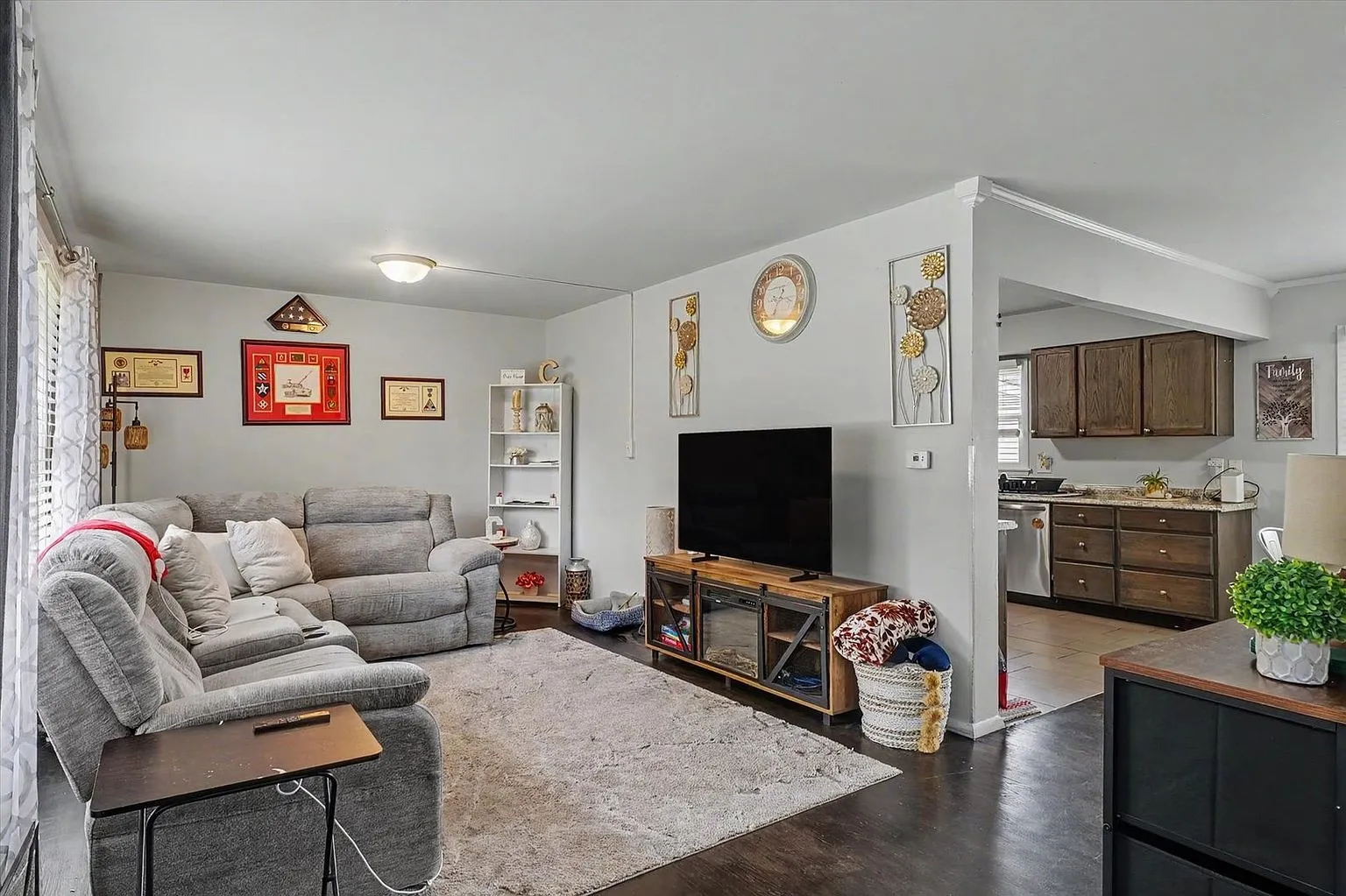 Remodeled 4-Bedroom Home for Sale at 1906 Winchester Dr, Champaign, IL photo 5