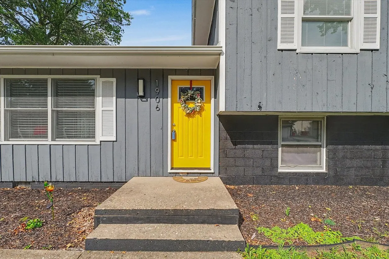 Remodeled 4-Bedroom Home for Sale at 1906 Winchester Dr, Champaign, IL photo 4