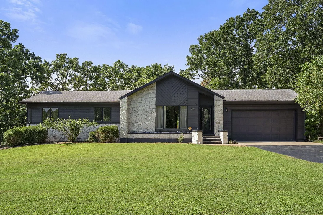 Flexible 4-Bedroom Branson Home with Walkout Lower Level on 1 Acre photo 2