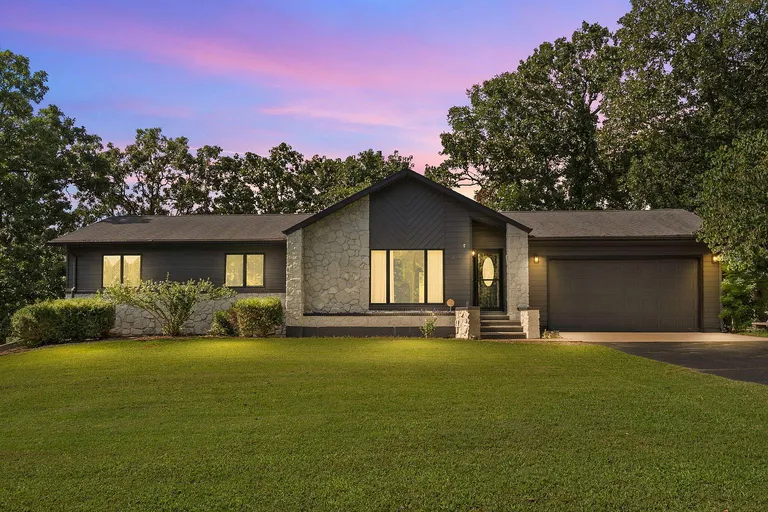 Flexible 4-Bedroom Branson Home with Walkout Lower Level on 1 Acre property photo