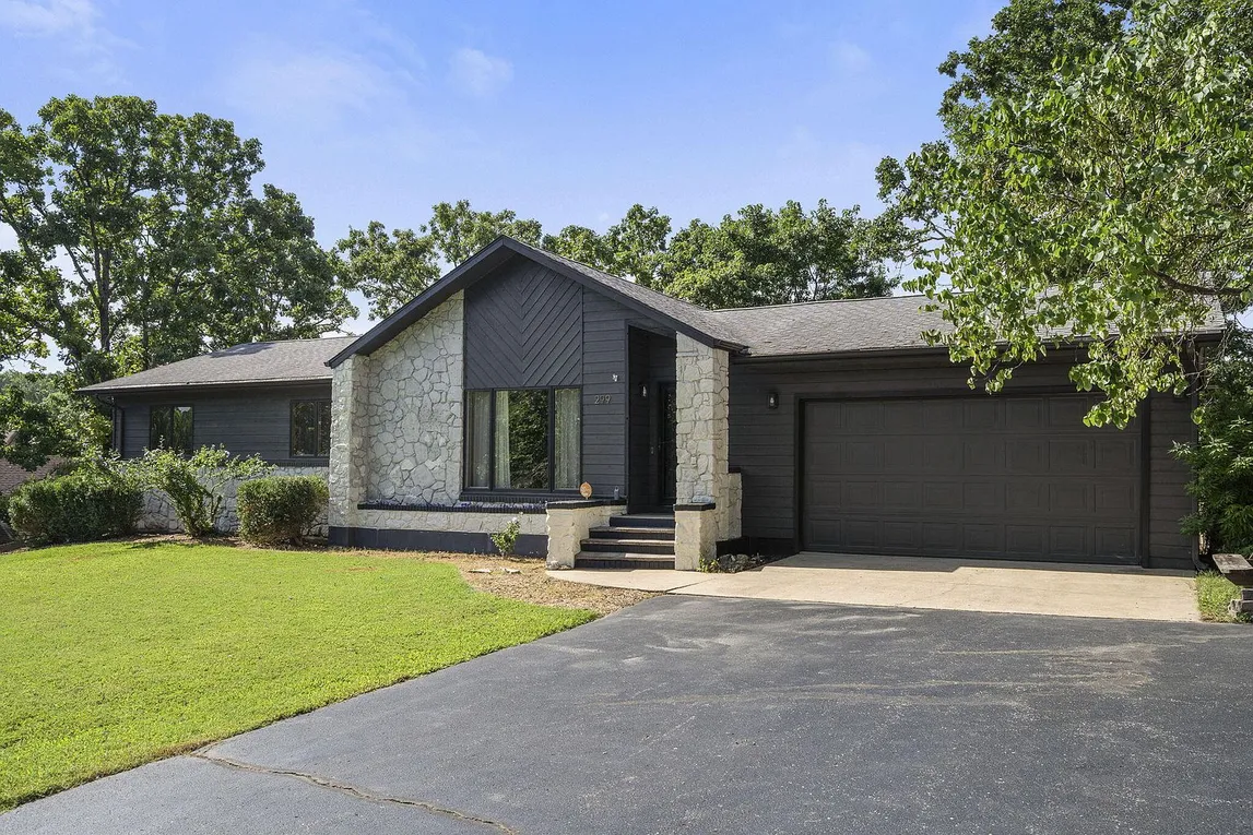 Flexible 4-Bedroom Branson Home with Walkout Lower Level on 1 Acre photo 3