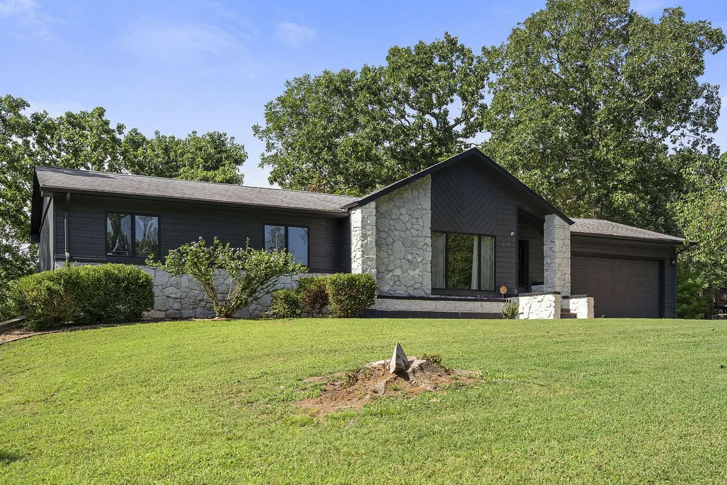 Flexible 4-Bedroom Branson Home with Walkout Lower Level on 1 Acre photo 4