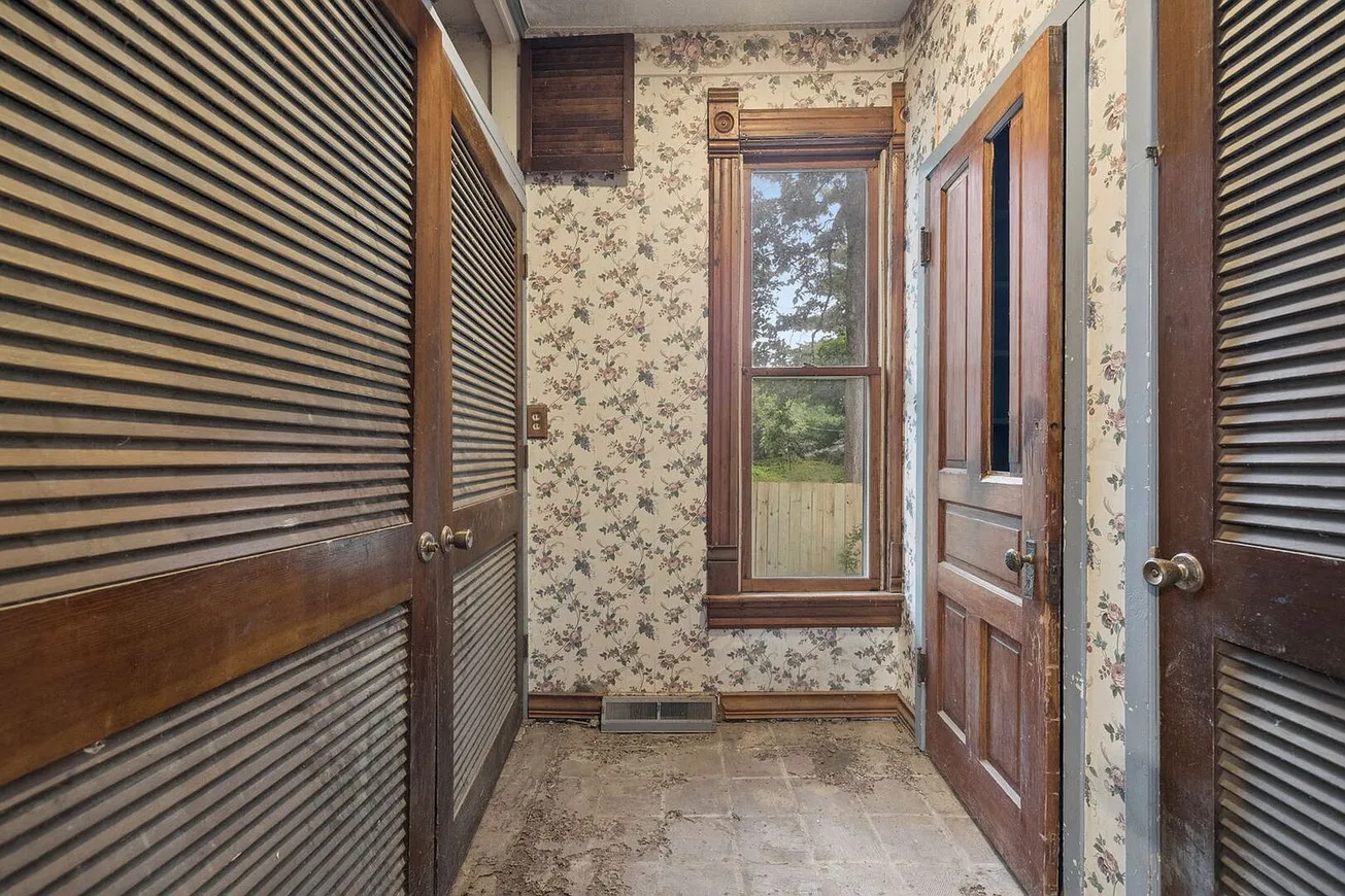 Historic 4-Bedroom Home for Sale at 14925 S Bartlett Ave, Plainfield, IL photo 10
