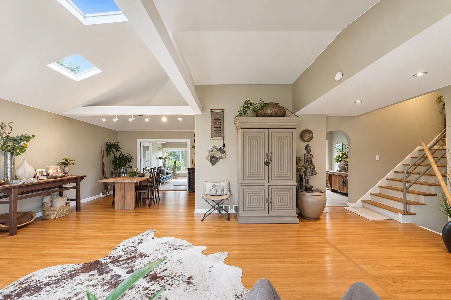 Split-Level Home with Private Fenced Yard in Des Plaines photo 9