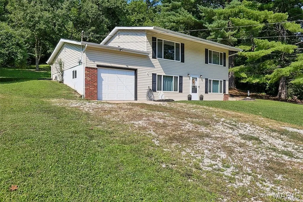 3-Bedroom Home on a Private 2-Acre Lot in High Ridge, Missouri photo 3
