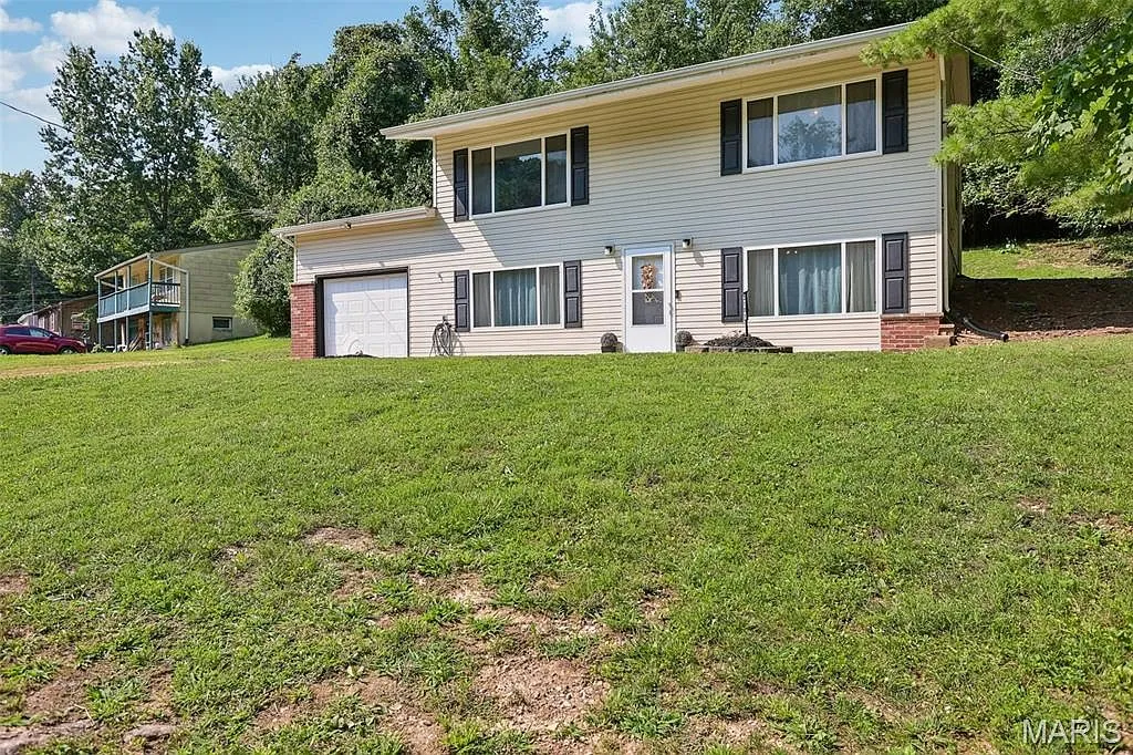 3-Bedroom Home on a Private 2-Acre Lot in High Ridge, Missouri photo 2