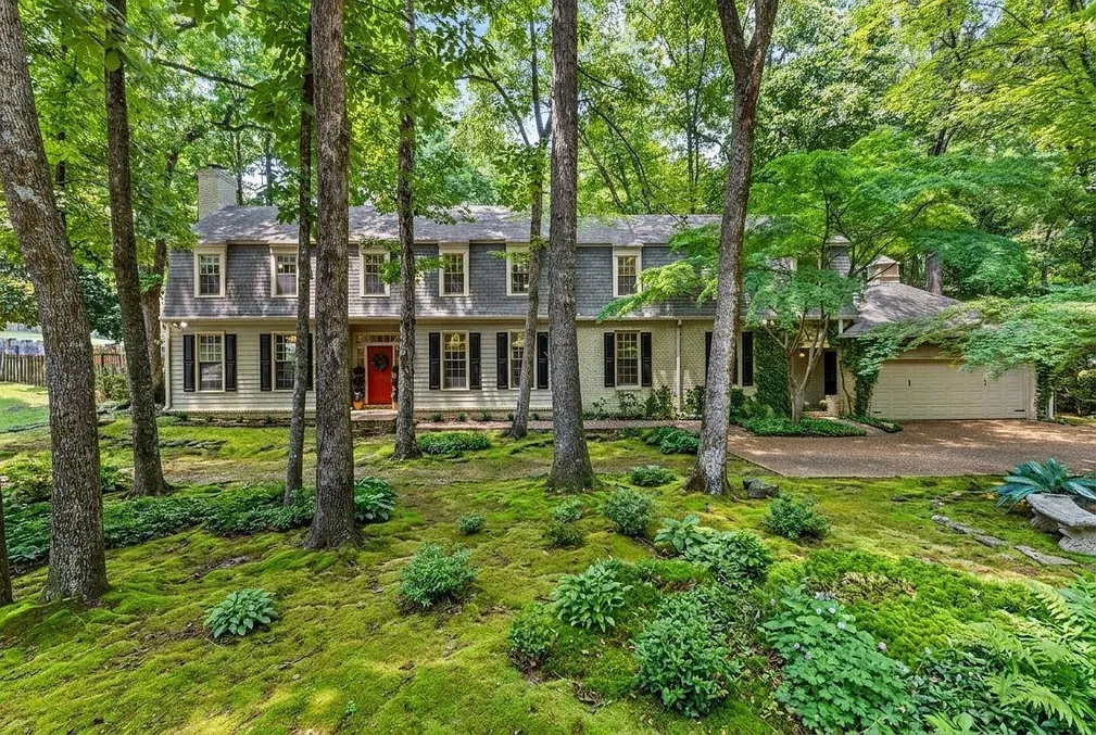 5828 Haymarket Rd in River Oaks, Memphis, TN: Spacious 4-Bedroom Home for Sale photo 2