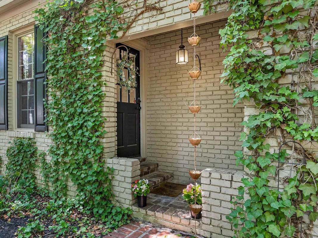 5828 Haymarket Rd in River Oaks, Memphis, TN: Spacious 4-Bedroom Home for Sale photo 6