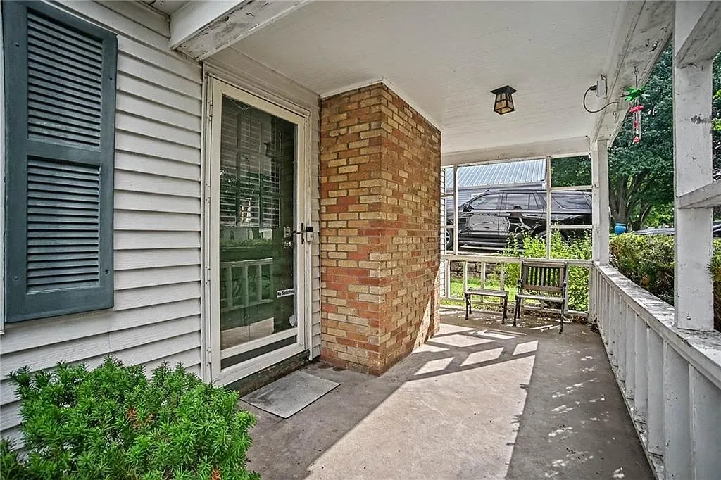 4-Bedroom Home with Fenced Backyard in Independence, Missouri photo 4