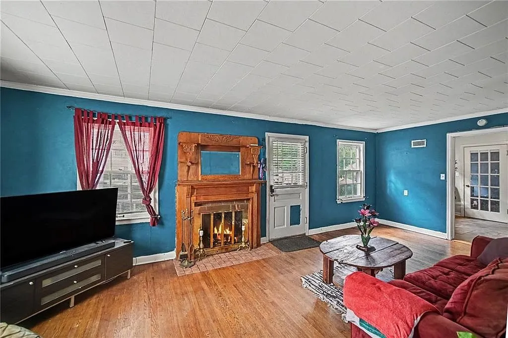 4-Bedroom Home with Fenced Backyard in Independence, Missouri photo 5