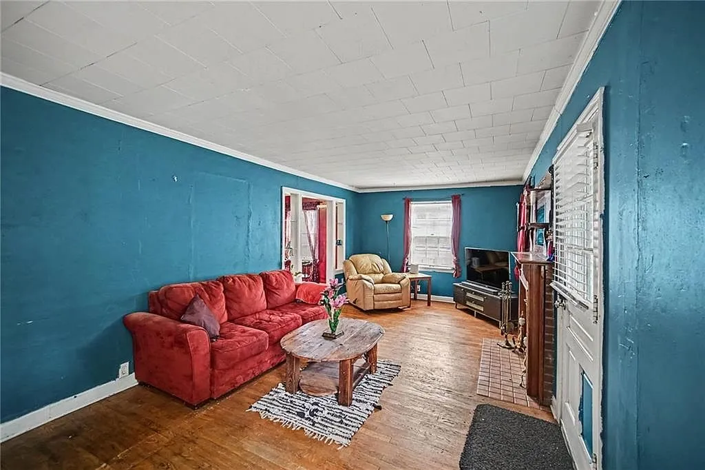 4-Bedroom Home with Fenced Backyard in Independence, Missouri photo 6